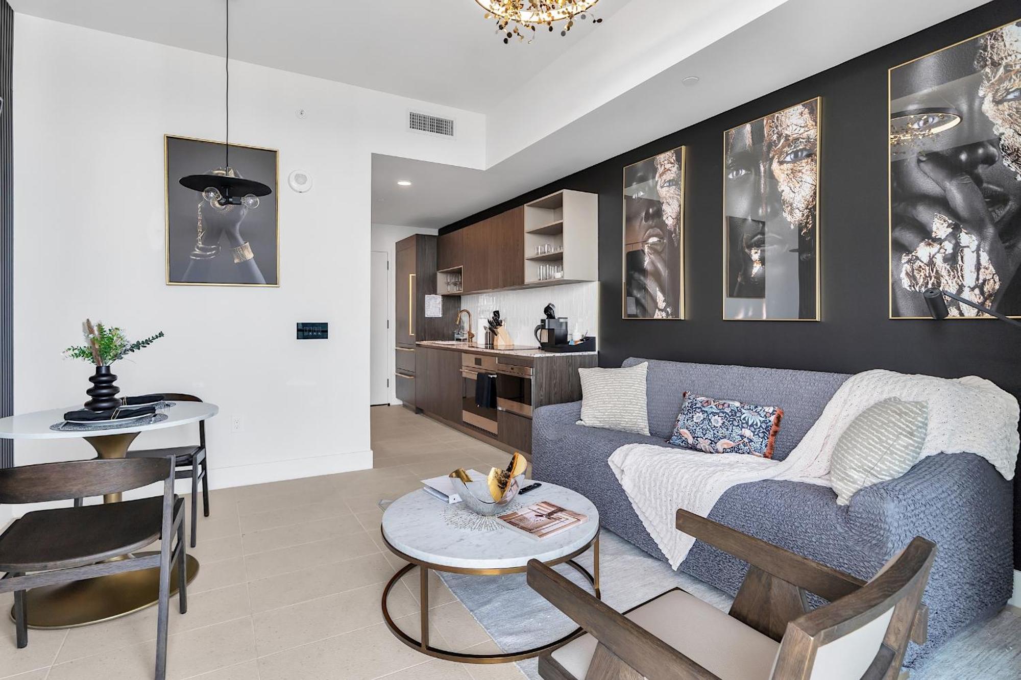 Apartment 1bd Penthouse With Stunning & Water Views