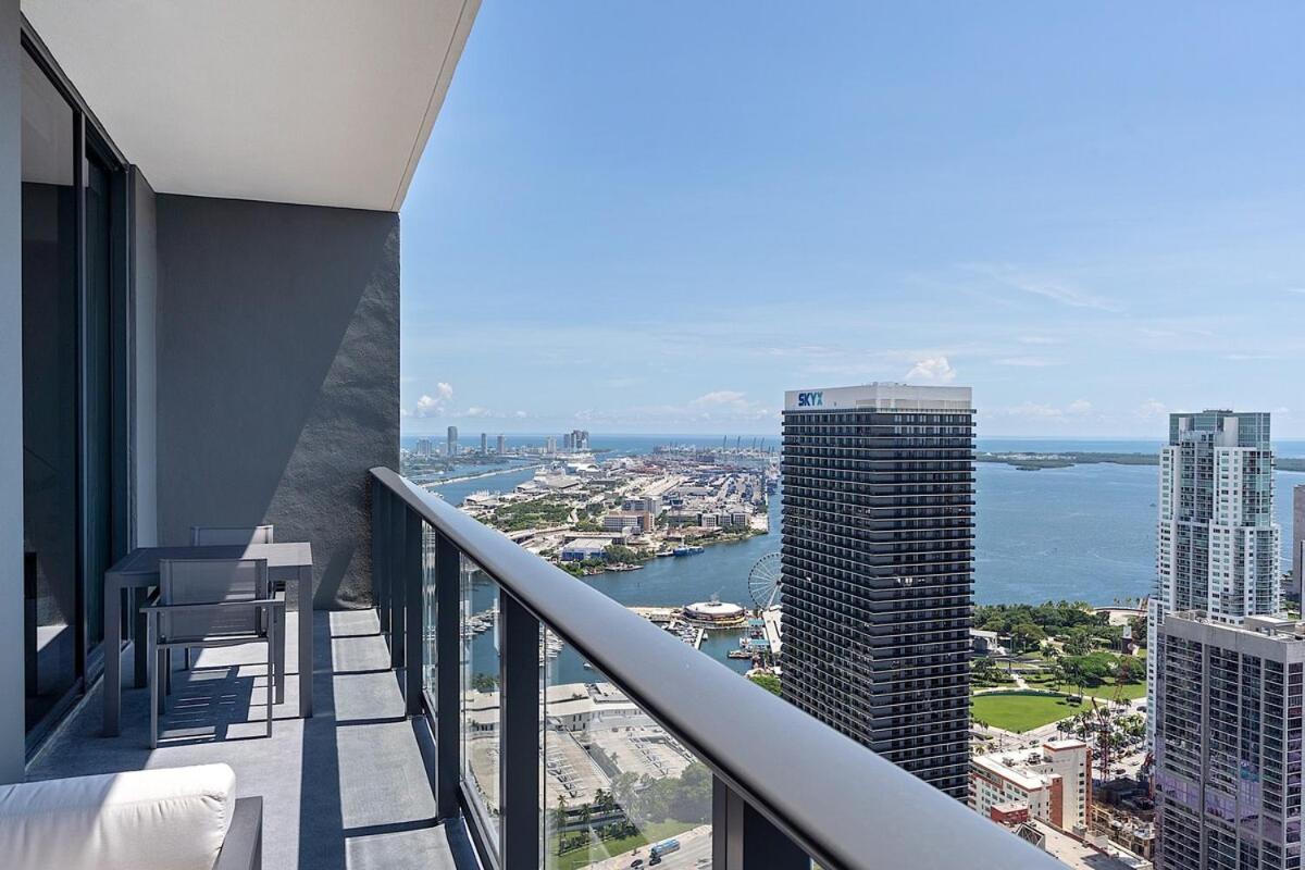 1bd Penthouse With Stunning & Water Views Apartment