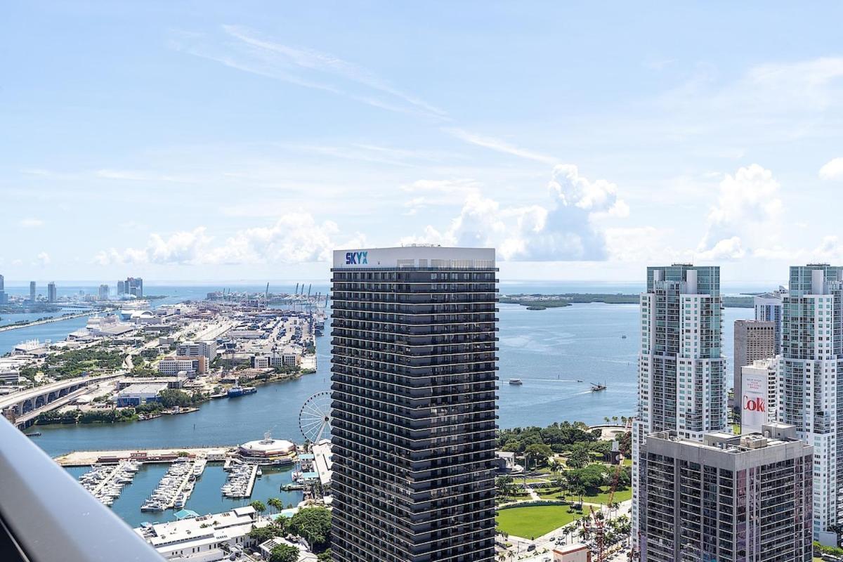1bd Penthouse With Stunning & Water Views *