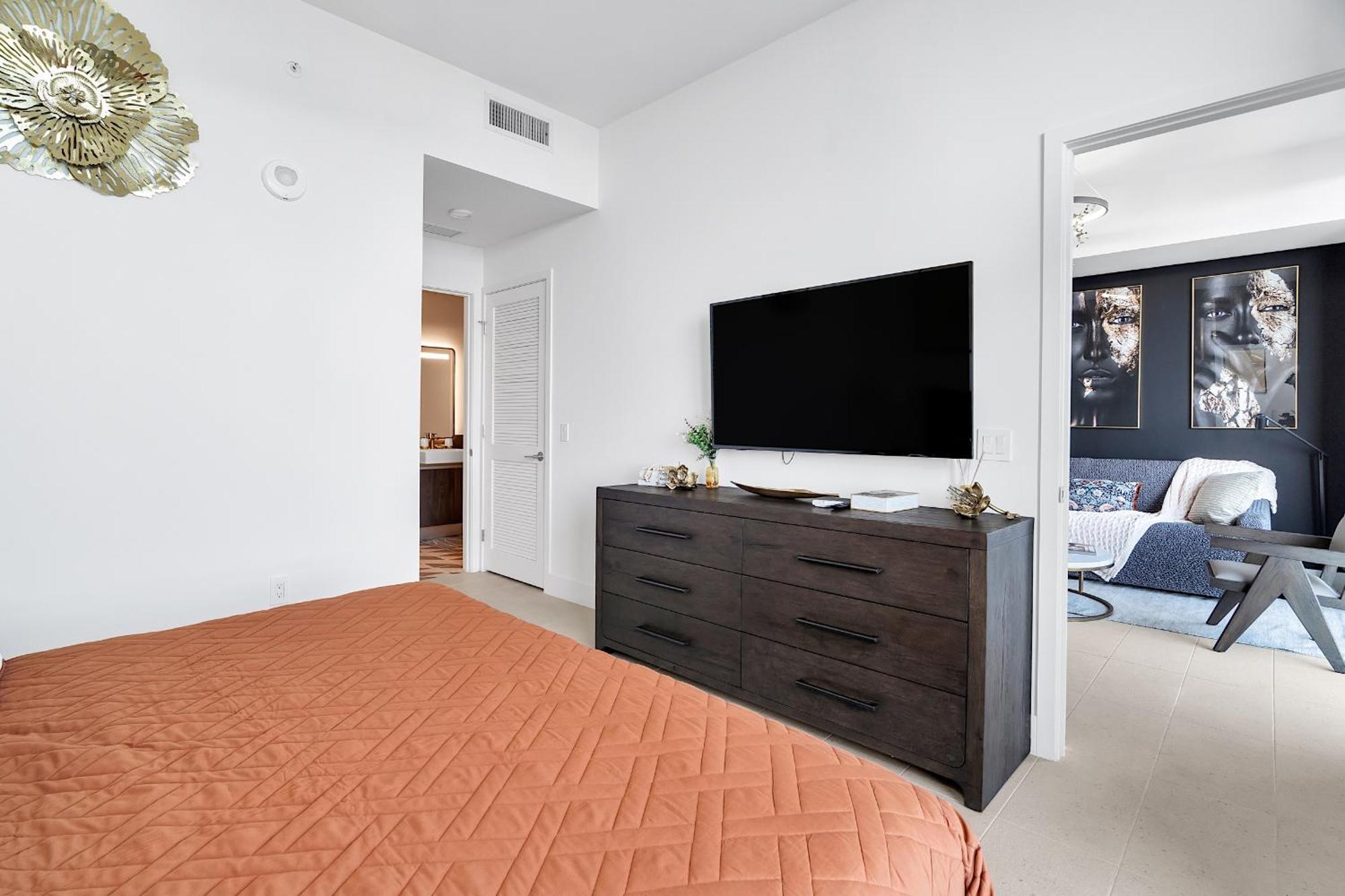 1bd Penthouse With Stunning & Water Views Miami